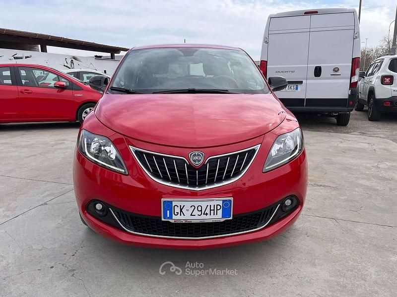 Usata Lancia Ypsilon Gold 69 CV (50 kW) 2023 Rosso Utilitaria