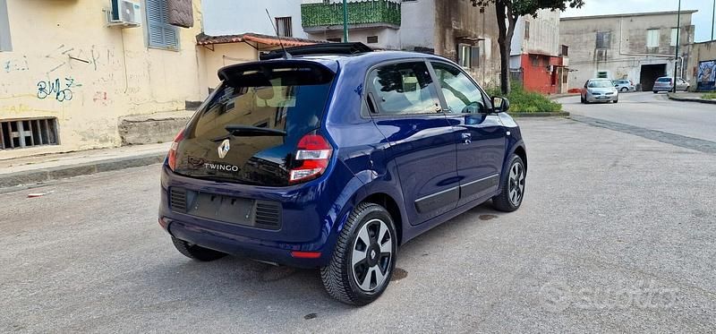 Usata Renault Twingo LIMITED 69 CV (50 kW) 2018 Viola Utilitaria