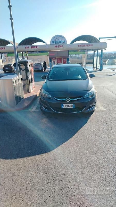 Usata Opel Astra 110 CV (80 kW) 2013 Grigio Berlina