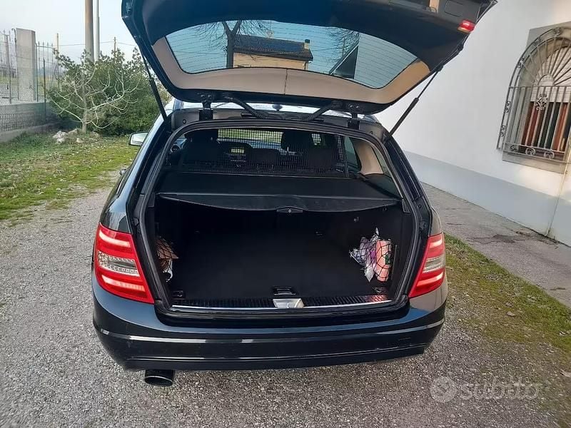 Gebraucht Mercedes C220 170 PS (125 kW) 2011 Schwarz Kombi