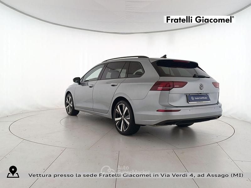 Usata VW Golf VIII Edition 150 CV (110 kW) 2025 Argento metallizzato Station wagon