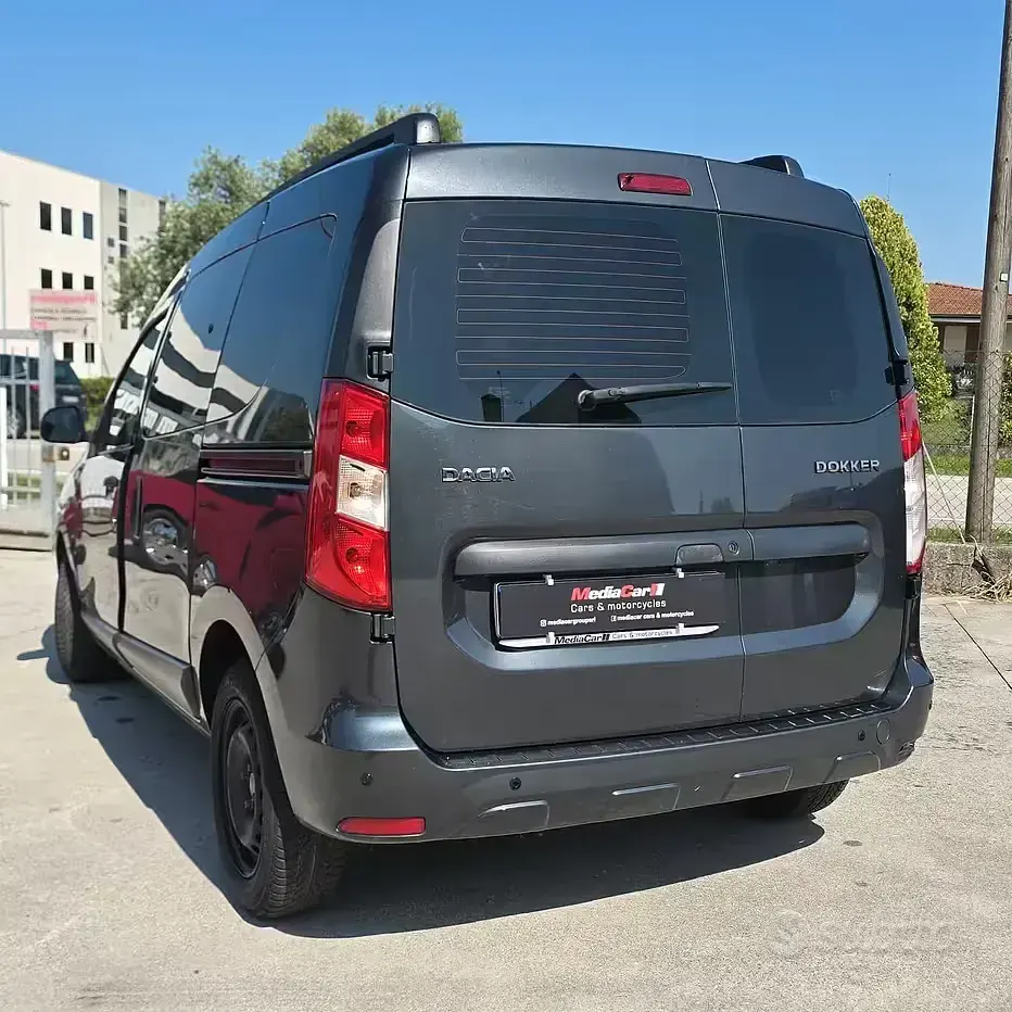 Usata Dacia Dokker Comfort 90 CV (66 kW) 2018 Grigio Monovolume