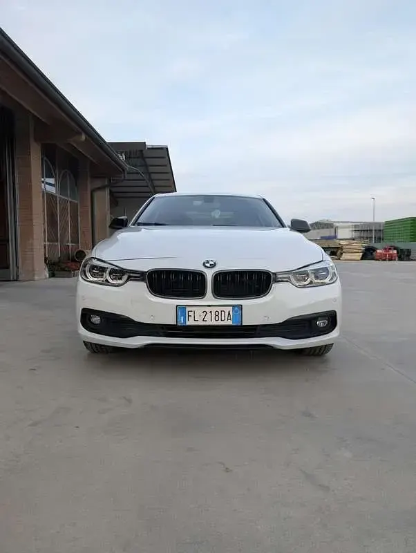 Usata BMW 318 Advantage 150 CV (110 kW) 2017 Bianco Berlina
