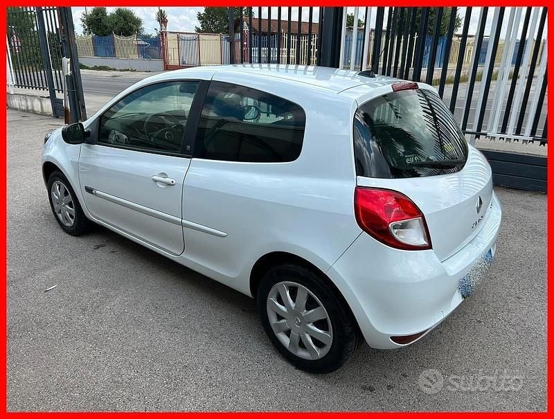 Usata Renault Clio II 75 CV (55 kW) 2011 Bianco Berlina
