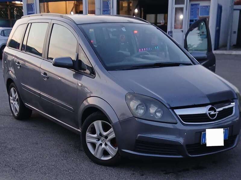 Usata 2008 Opel Zafira Enjoy Monovolume | 1500 € (Buon prezzo) - Immagine 1/4