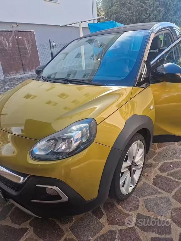 Usata Opel Adam Rocks Rocks 102 CV (75 kW) 2015 Giallo Utilitaria
