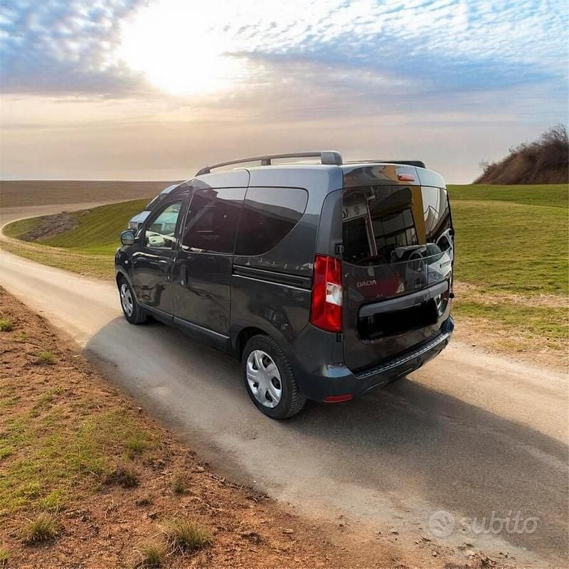 Usata Dacia Dokker 90 CV (66 kW) 2013 Blu Monovolume
