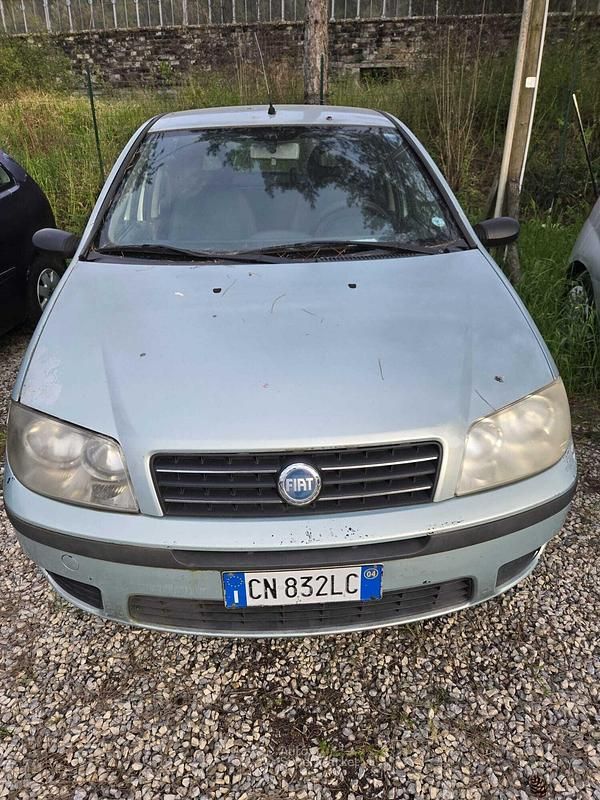 Usata Fiat Punto 60 CV (44 kW) 2004 Blu Utilitaria
