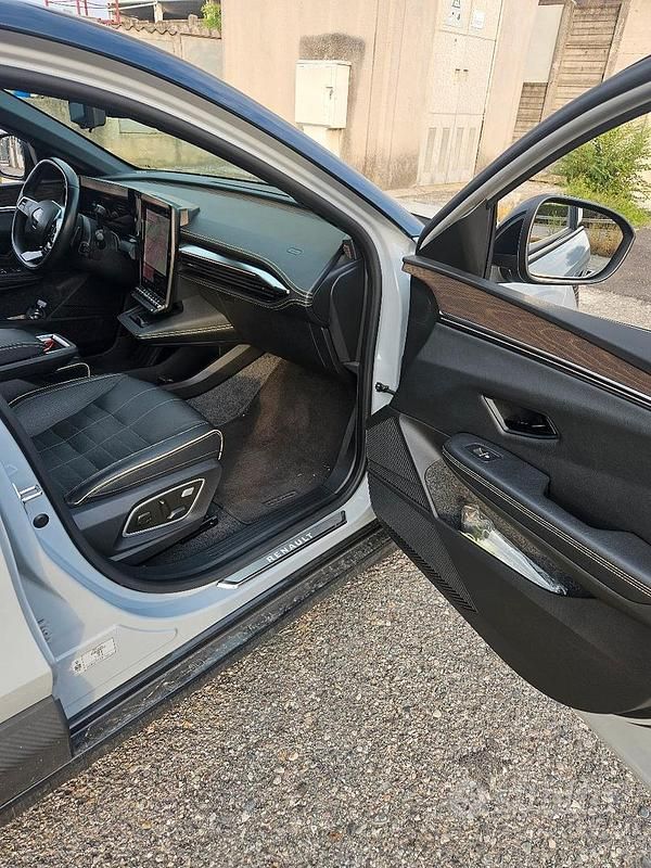 Usata Renault Megane E-Tech Iconic 161 kW (220 CV) 2022 Grigio Monovolume