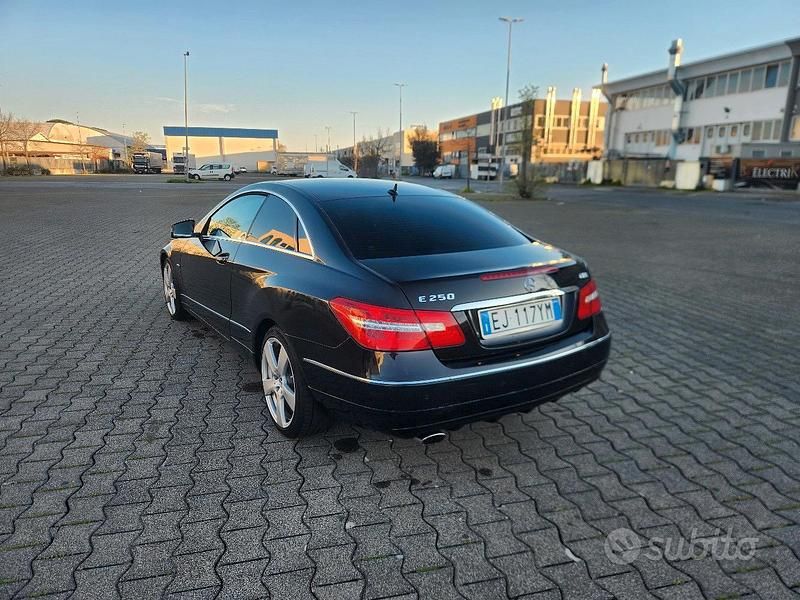 Usata Mercedes E250 204 CV (150 kW) 2011 Nero Coupé