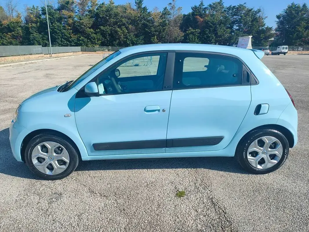 Usata Renault Twingo Zen 30 kW (42 CV) 2022 Blu/azzurro Utilitaria
