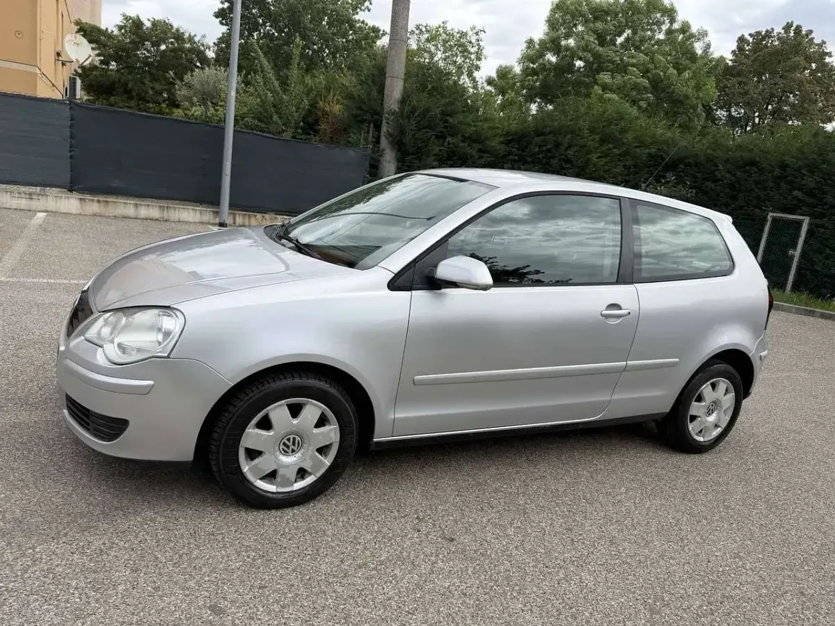 Usata VW Polo 64 CV (47 kW) 2005 Argento Utilitaria