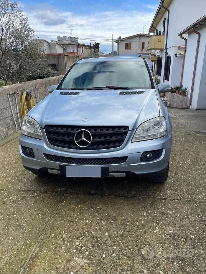 Usata Mercedes ML320 224 CV (164 kW) 2007 Bluazzurro SUV