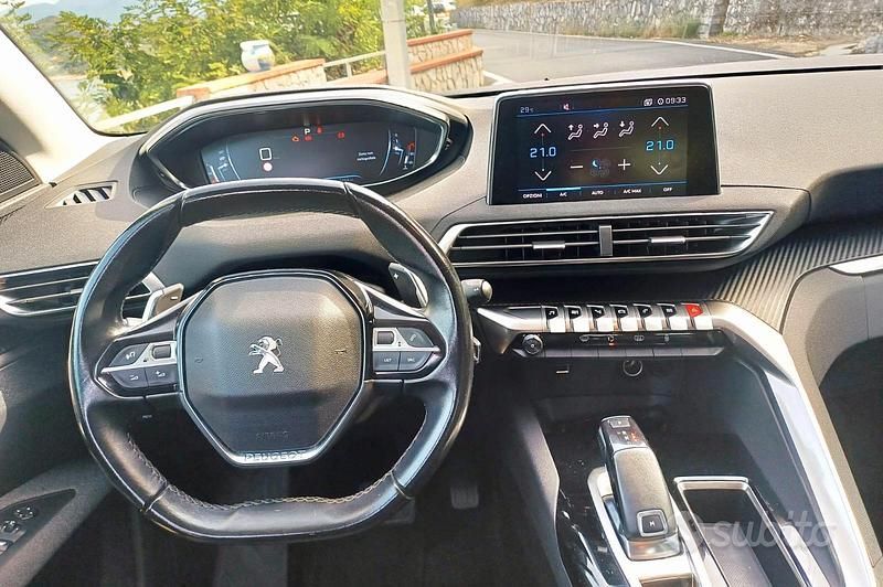 Usata Peugeot 3008 Business-Line 131 CV (96 kW) 2019 Blu SUV