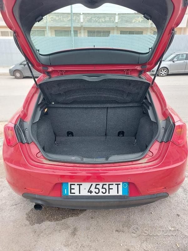 Usata Alfa Romeo Giulietta Exclusive 170 CV (125 kW) 2013 Rosso Utilitaria