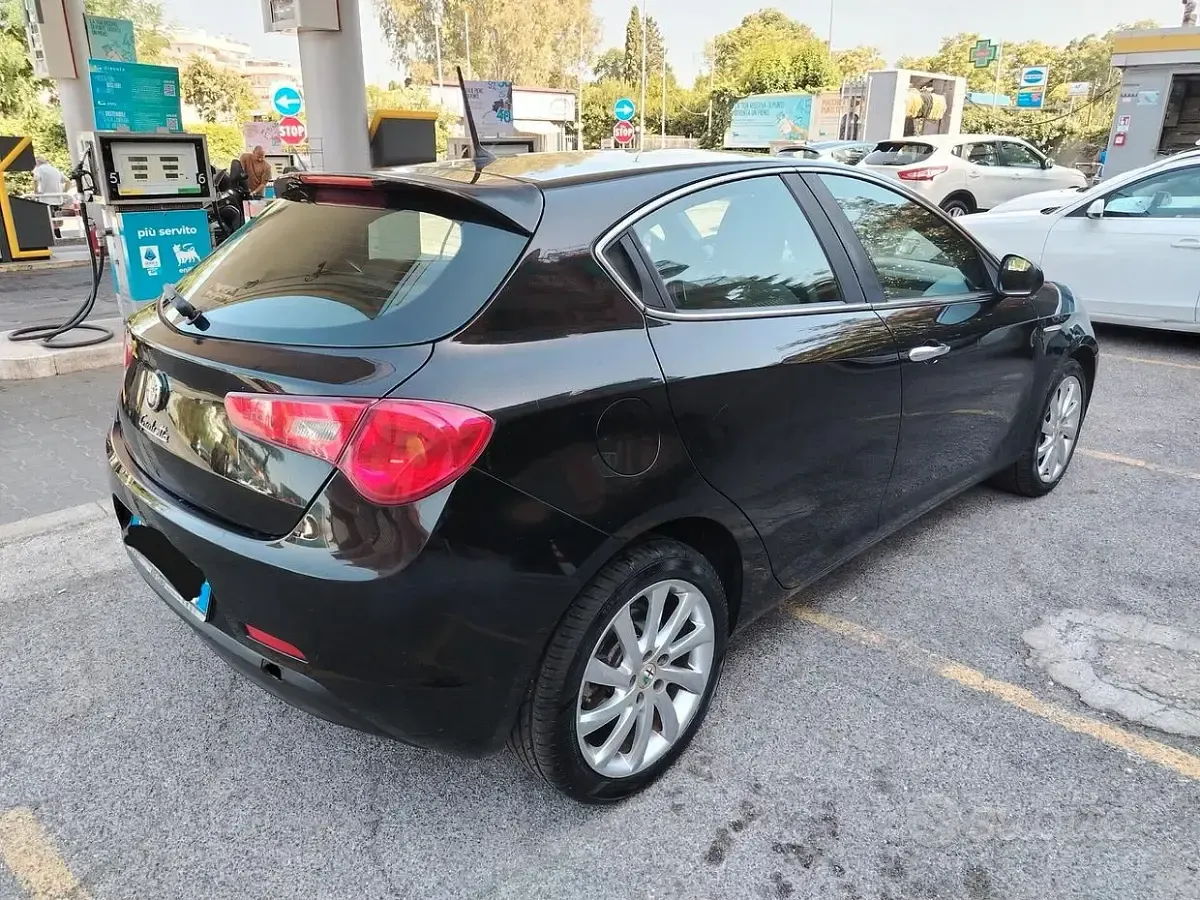 Usata Alfa Romeo Giulietta Progression 105 CV (77 kW) 2015 Nero Utilitaria