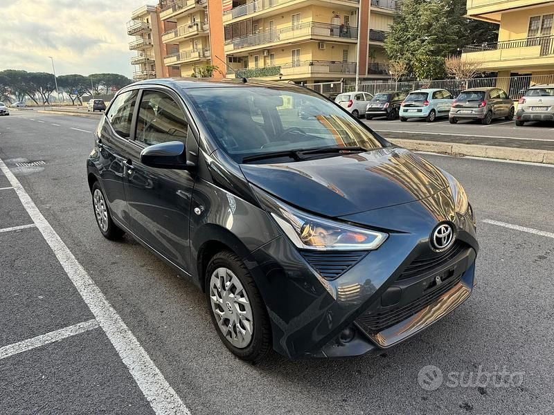 Usata Toyota Aygo Connect Style 72 CV (52 kW) 2021 Grigio Utilitaria