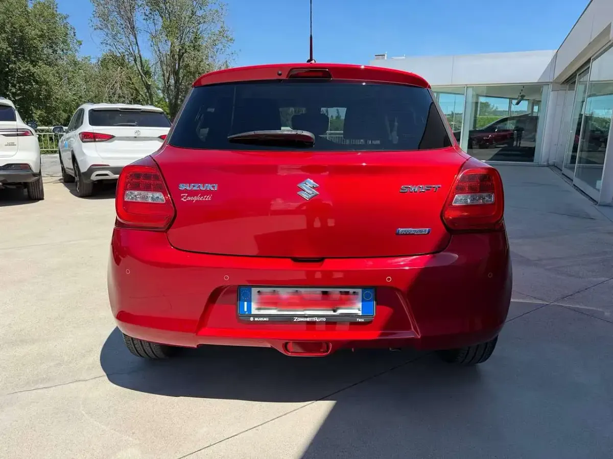 Usado Suzuki Swift 83 CV (61 kW) 2020 Rojo Utilitario