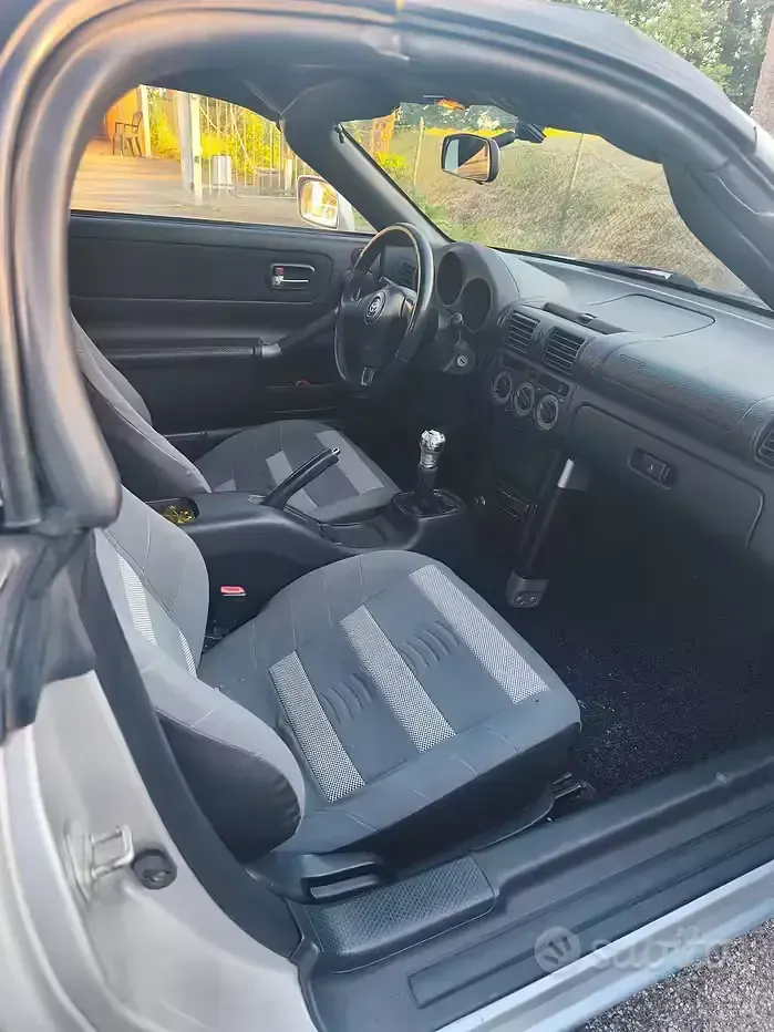 Usata Toyota MR2 140 CV (102 kW) 2001 Grigio Cabrio