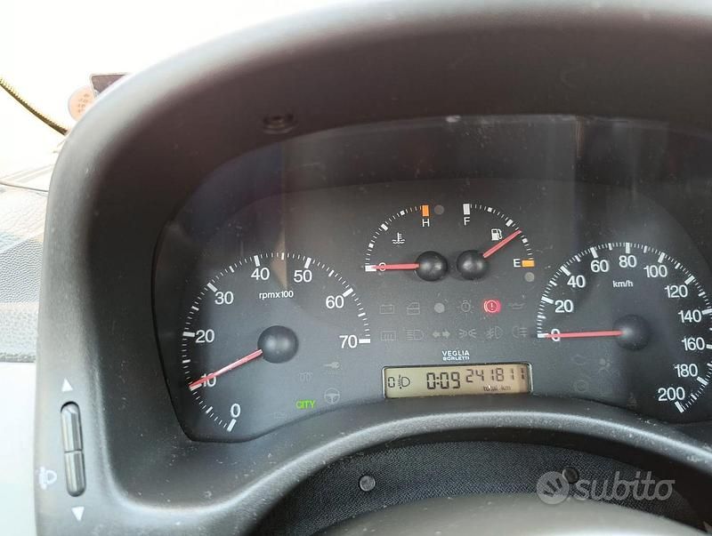 Usata Fiat Punto 80 CV (58 kW) 2001 Grigio Utilitaria