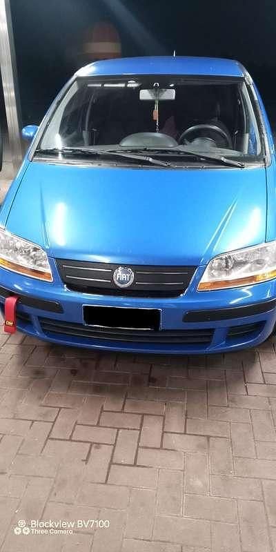 Usata Fiat Idea Dynamic 95 CV (69 kW) 2004 Blu/azzurro Monovolume