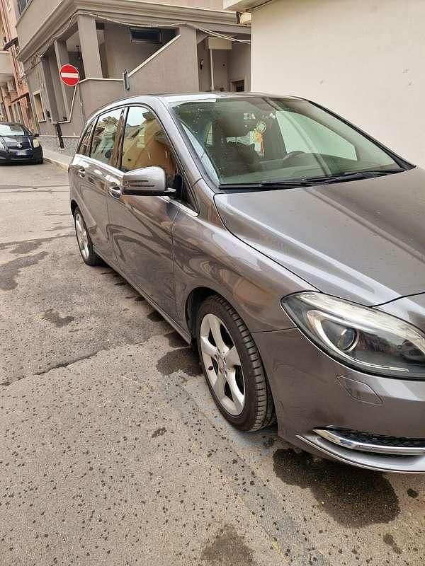 Usata Mercedes B180 Premium 109 CV (80 kW) 2013 Monovolume