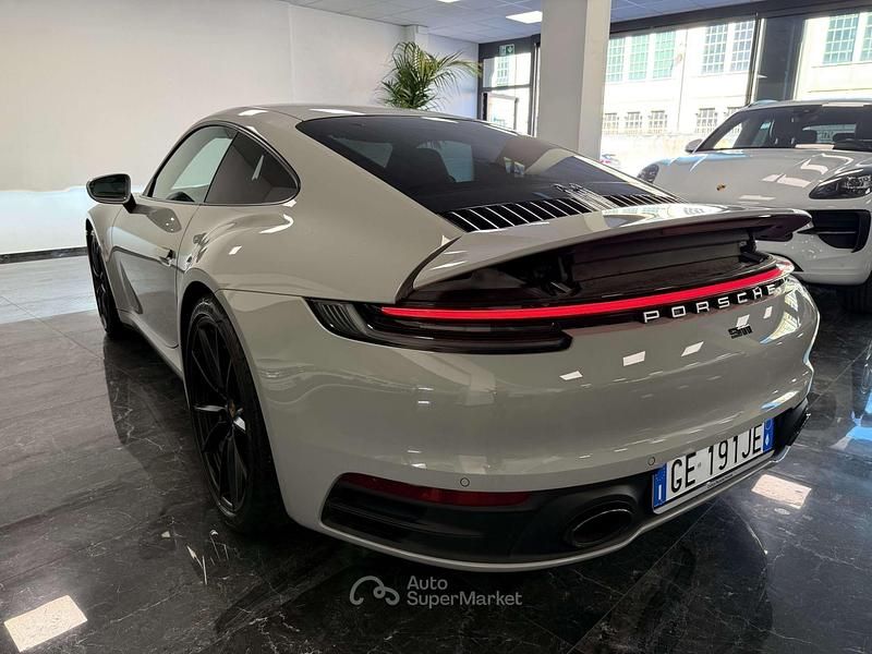 Usata Porsche 911 Carrera 4 Chrono 385 CV (283 kW) 2021 Grigio Utilitaria
