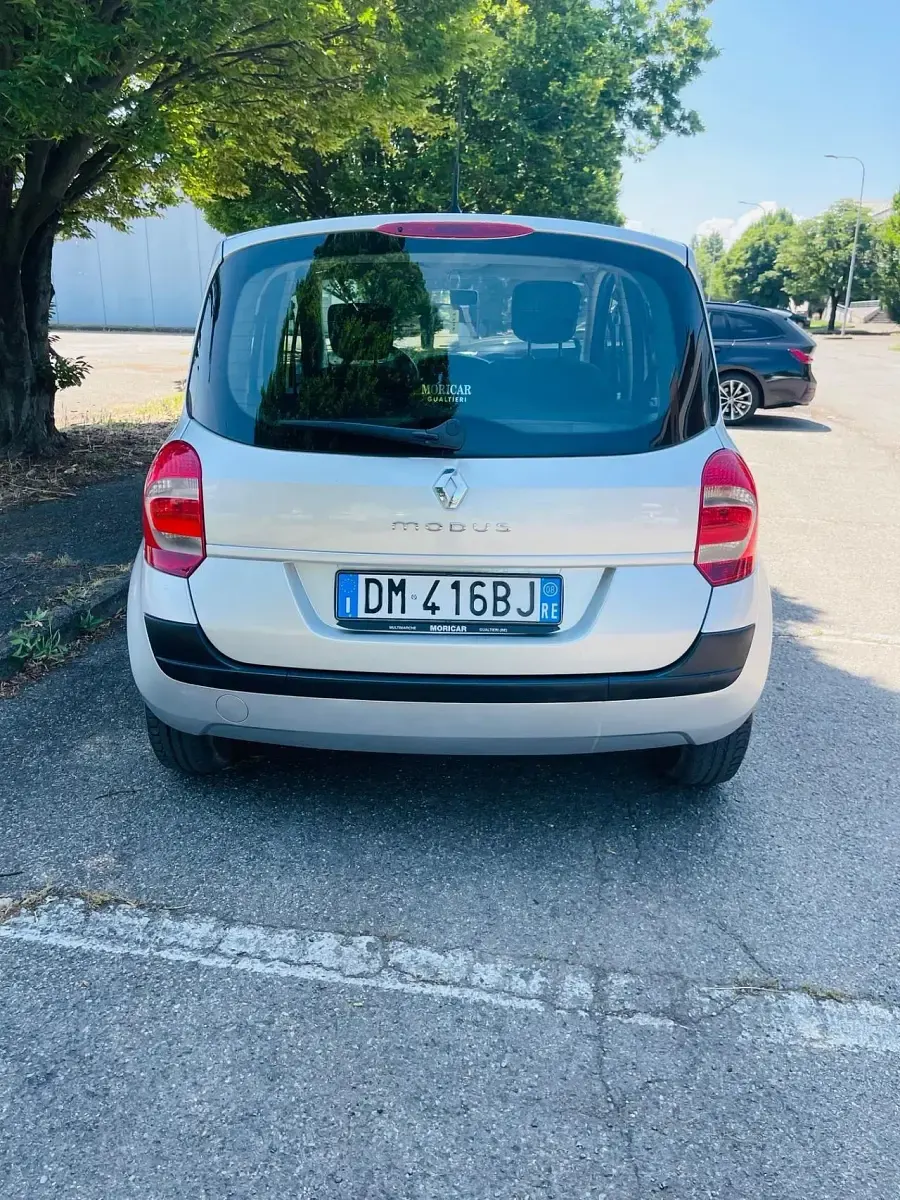 Usata Renault Modus Dynamique 75 CV (55 kW) 2008 Grigio Monovolume