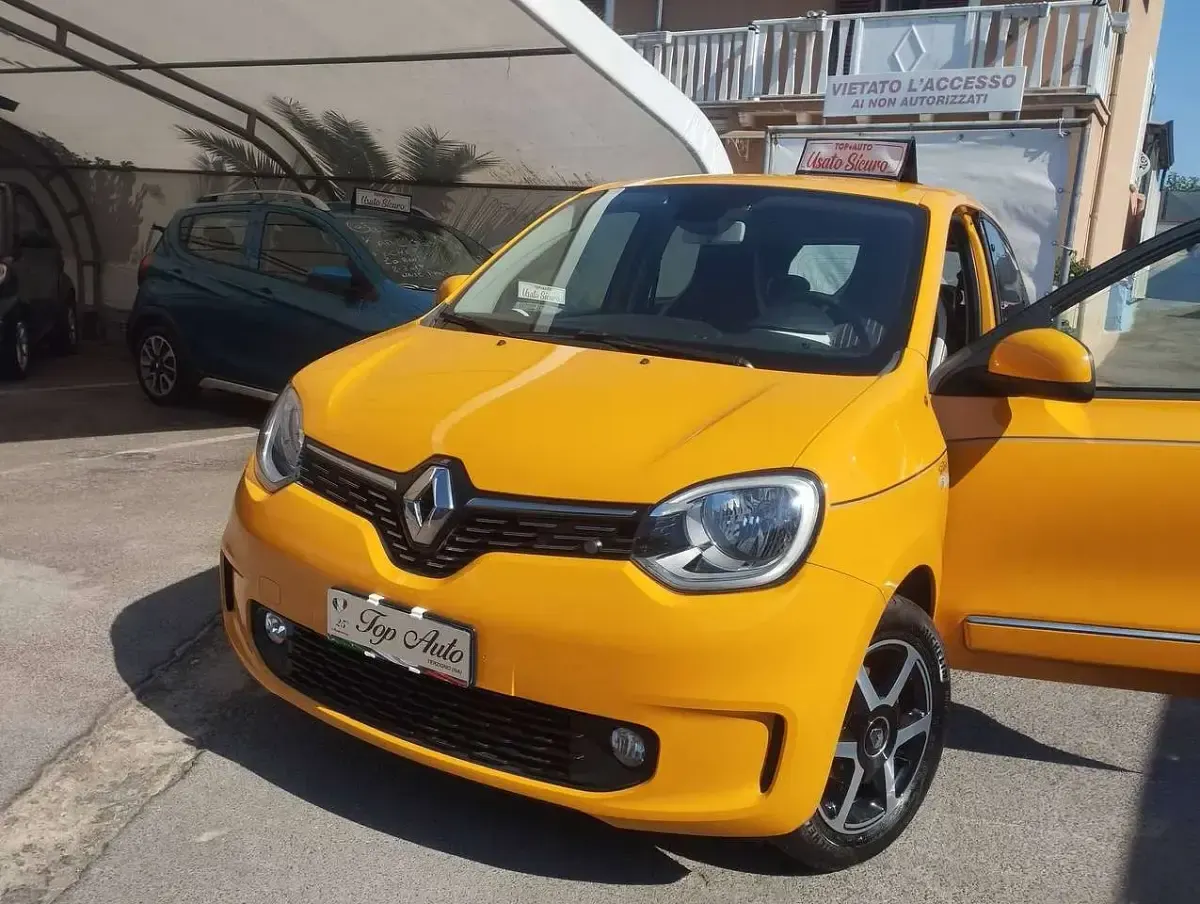 Usata Renault Twingo Intens 65 CV (47 kW) 2020 Oro Utilitaria