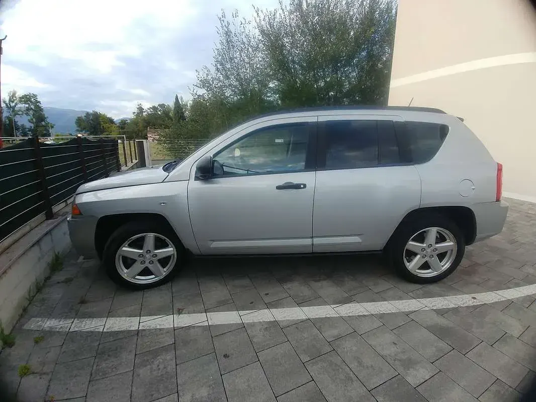 Usata Jeep Compass Limited 140 CV (102 kW) 2007 Argento SUV