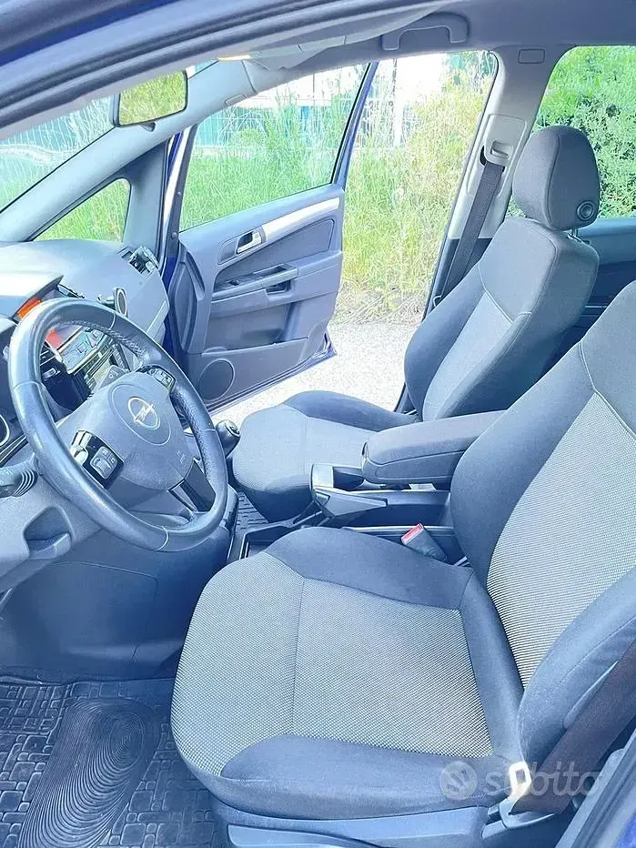 Usata Opel Zafira 94 CV (69 kW) 2012 Monovolume