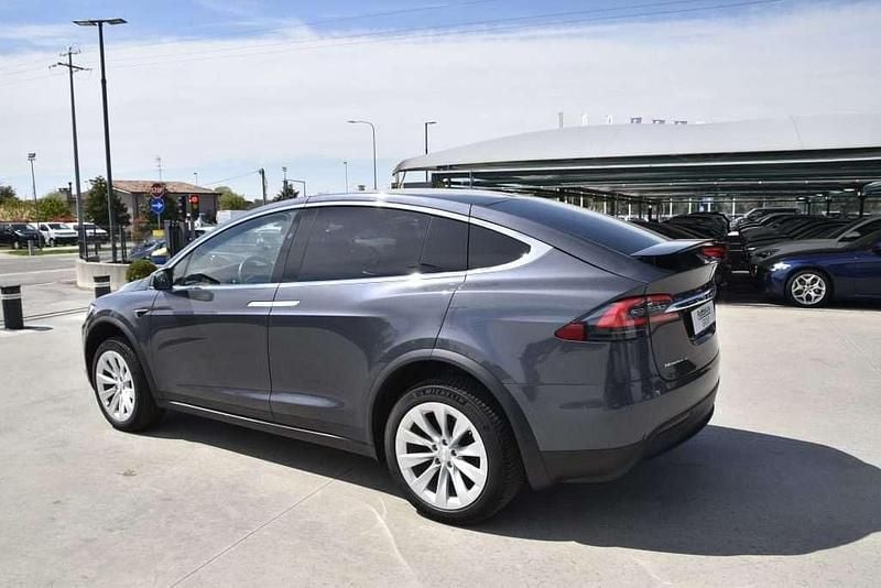 Usata Tesla Model X 503 kW (685 CV) 2017 Grigio scuro met SUV