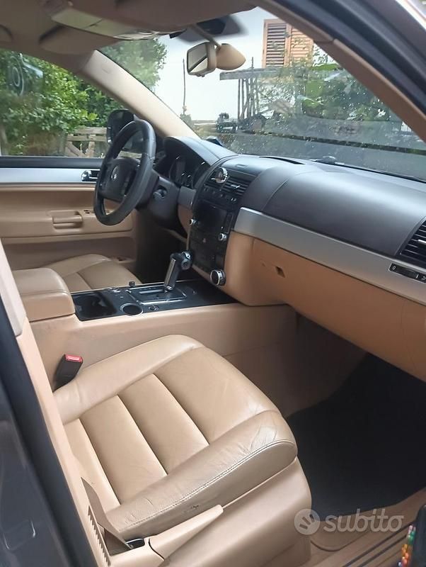 Usata VW Touareg 174 CV (127 kW) 2008 Grigio SUV