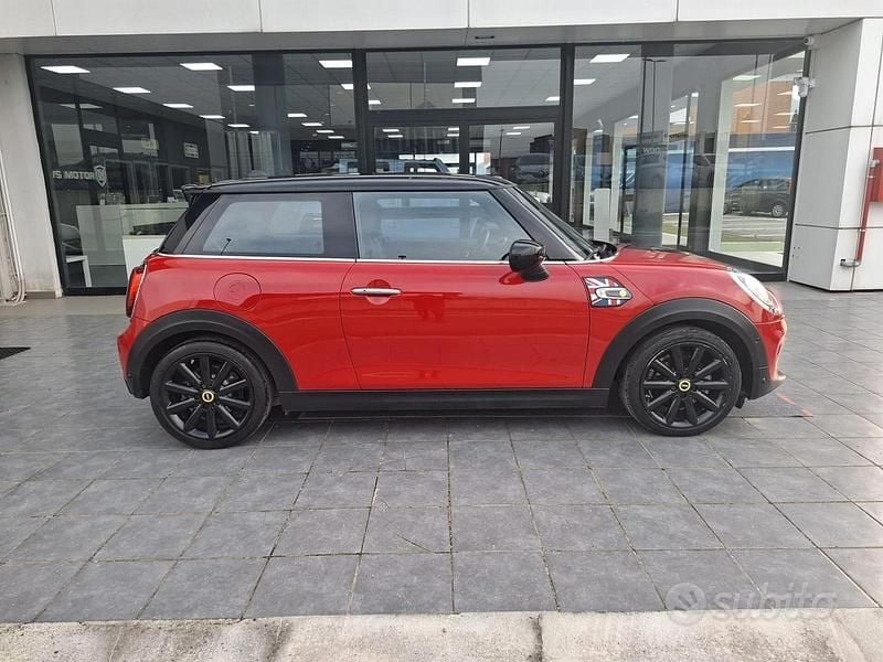 Usata Mini Cooper SE 75 kW (102 CV) 2020 Rosso Utilitaria
