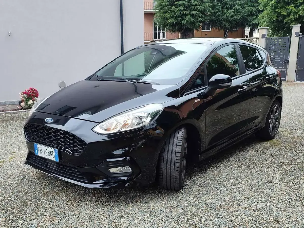 Begagnad Ford Fiesta ST-Line 101 HK (74 kW) 2018 Svart Halvkombi
