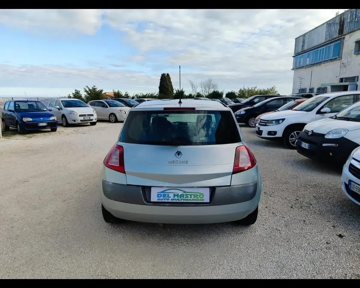 Usata Renault Mégane II Sportway 100 CV (73 kW) 2006 Argento Berlina