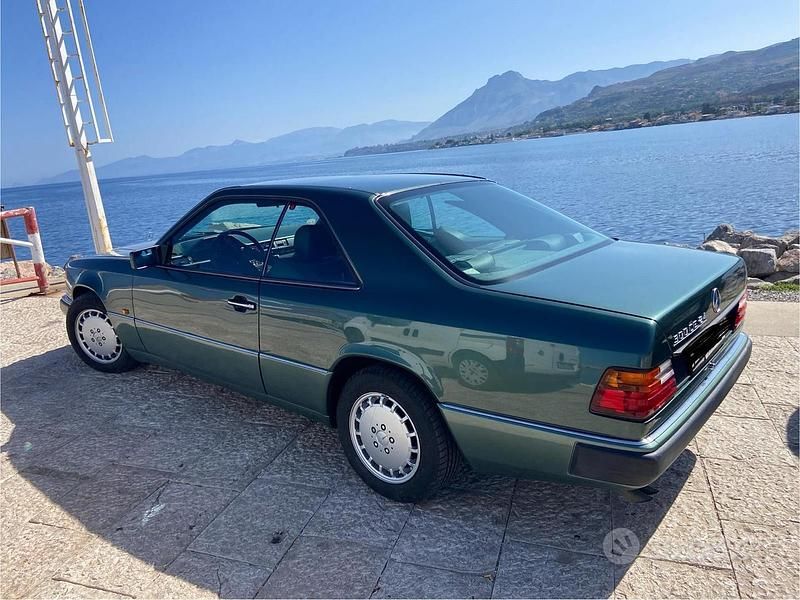 Usata Mercedes E300 1990 Verde Berlina