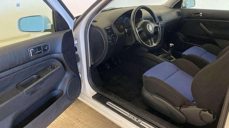 Usata VW Golf IV 110 CV (80 kW) 2000 Bianco metallizzato Utilitaria