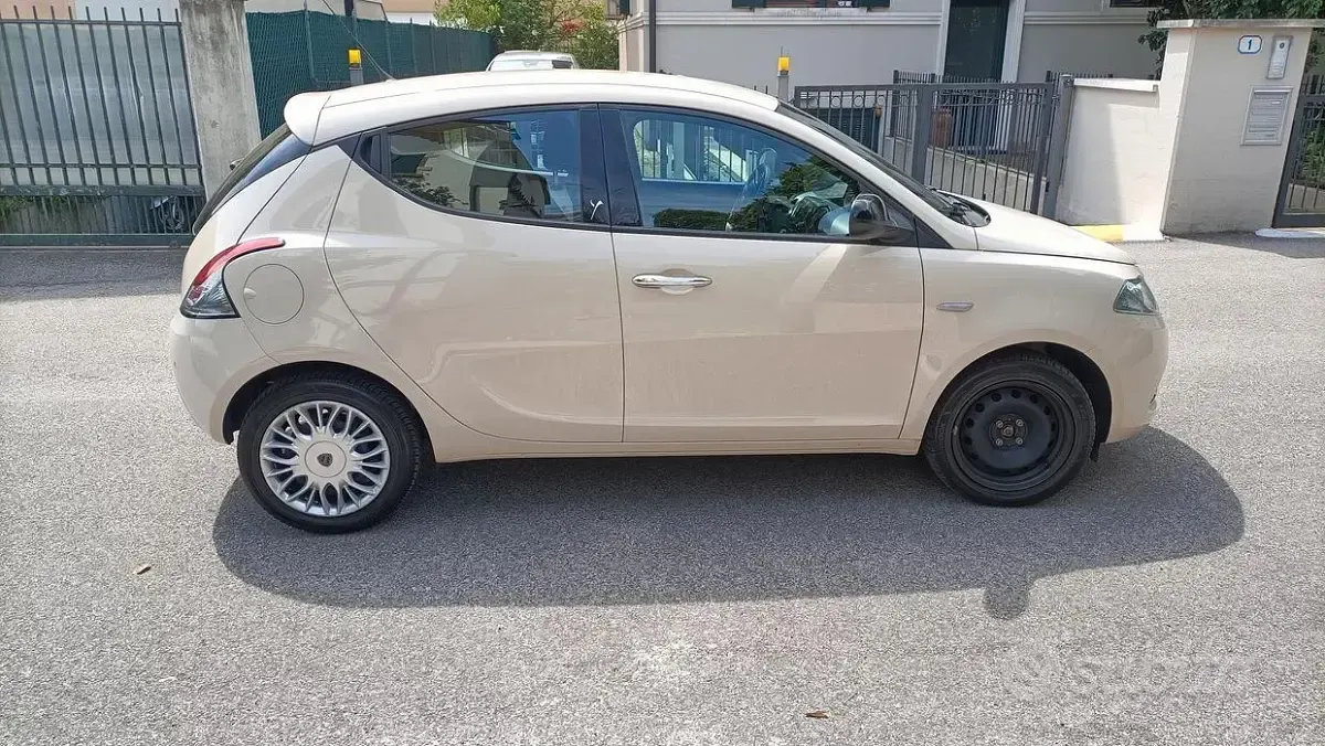 Usata Lancia Ypsilon Gold 80 CV (58 kW) 2016 Utilitaria