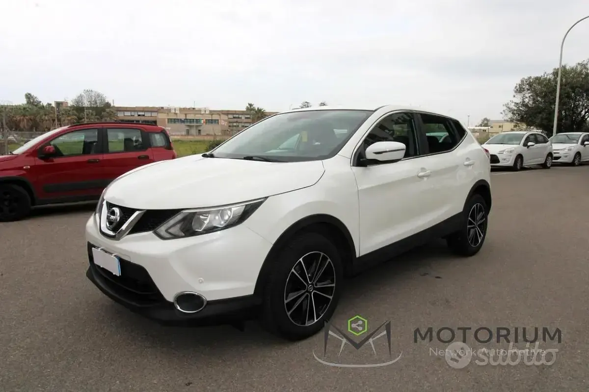 Usata Nissan Qashqai Tekna 131 CV (96 kW) 2015 Bianco SUV