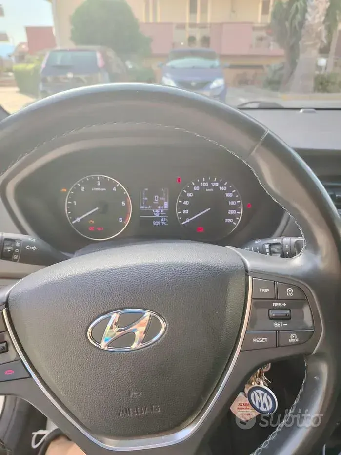 Usata Hyundai i20 75 CV (55 kW) 2016 Bianco Berlina
