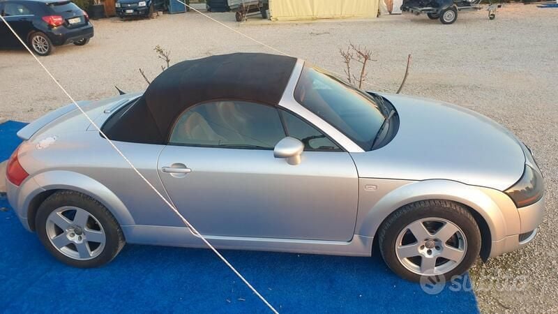 Usata Audi TT Roadster 179 CV (131 kW) 2000 Grigio Cabrio