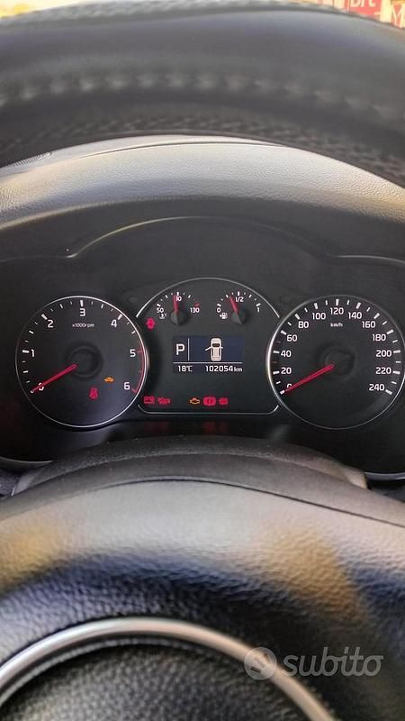 Usata Kia Carens 136 CV (100 kW) 2014 Grigio Monovolume