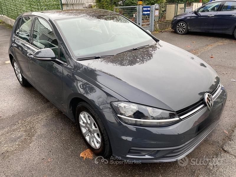 Usata VW Golf Trendline 116 CV (85 kW) 2018 Grigio Berlina