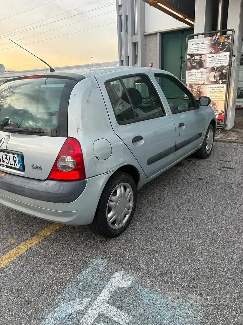 Usata Renault Clio 58 CV (42 kW) 2002 Berlina