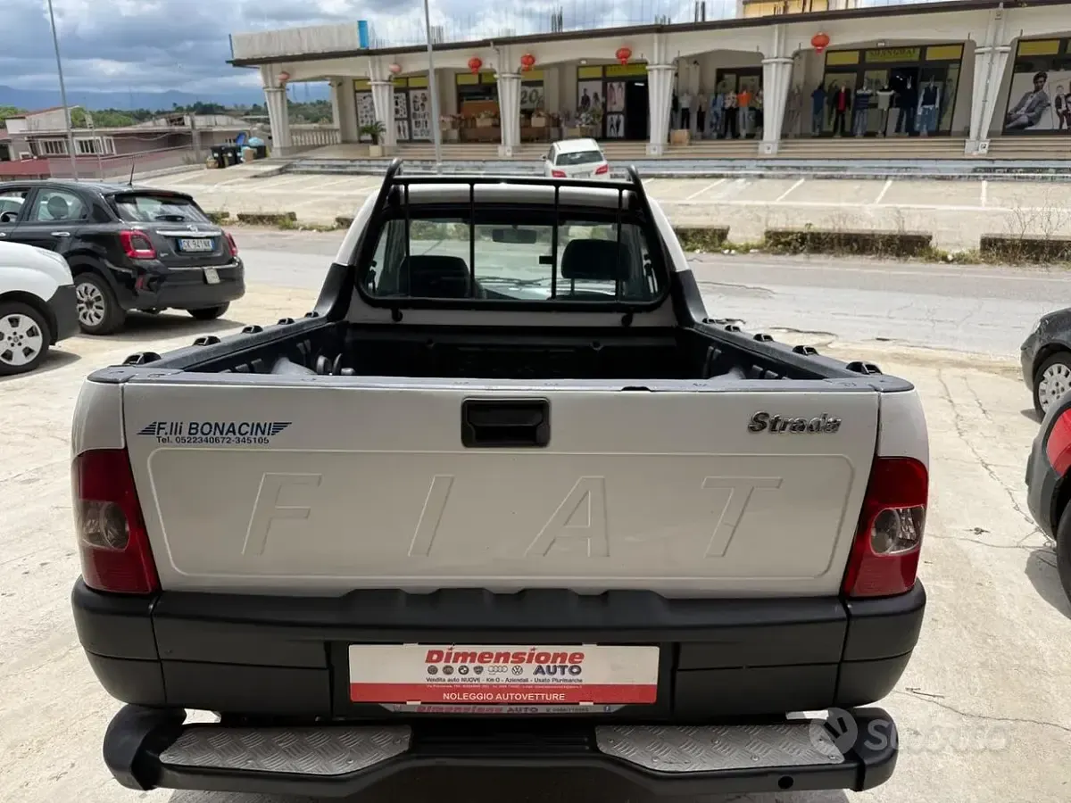 Usata Fiat Strada 63 CV (46 kW) 2003 Bianco Pick-up