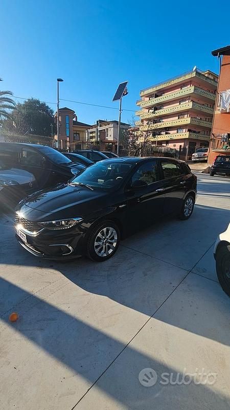 Occasion Fiat Tipo Lounge 120 ch (88 kW) 2017 Noir Break