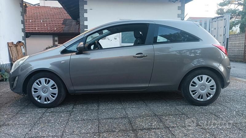 Usata Opel Corsa 85 CV (62 kW) 2011 Grigio Utilitaria