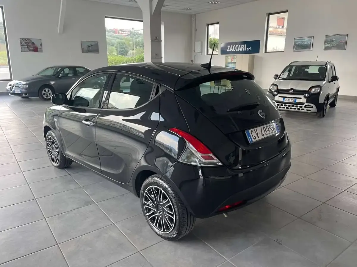Usata Lancia Ypsilon Silver 69 CV (50 kW) 2024 Nero Utilitaria