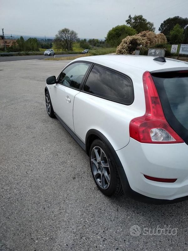 Usata Volvo C30 109 CV (80 kW) 2011 Bianco Utilitaria